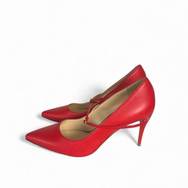 Jennifer Chamand Lorenzo Pumps